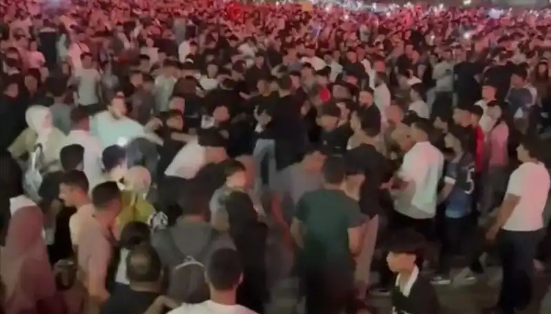 Konserde Bıçaklı Kavga: Üç Kişi Yaralandı, Detaylar Şaşırtıyor!