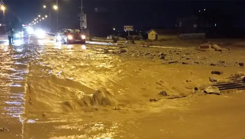 Konya ve Ankara'da Şiddetli Sel: Hayat Alt Üst Oldu
