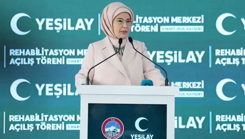 : Emine Erdoğan'dan Gençler İçin Bağımlılıkla Mücadele Uyarısı