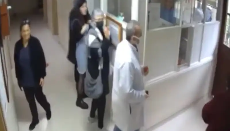 Üsküdar'da Doktor Göreve Dönmek İsterken Cumhurbaşkanına Hakaretten Hapisle Yargılanıyor