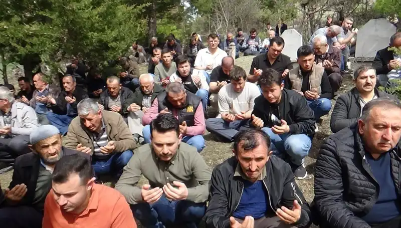 Bir Köyün Sevgi Dolu Veda Töreni: Gözyaşlarıyla Uğurlanan Bir Kahraman