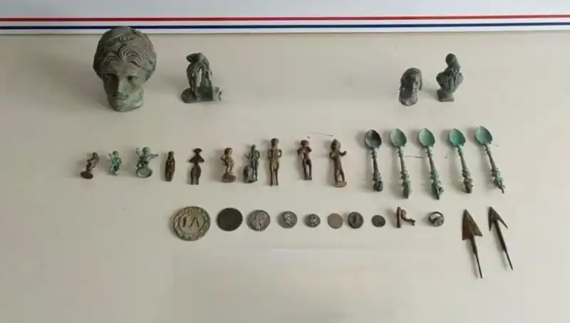 Roma Dönemi İzleri: Tarihi Eserler Tıkanmış Kanallardan Çıktı!