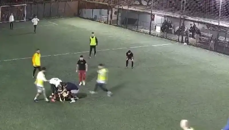 İki Ayrı Halı Sahada İki Trajik Ölüm: Sporun Gölgesindeki Tehlikeler