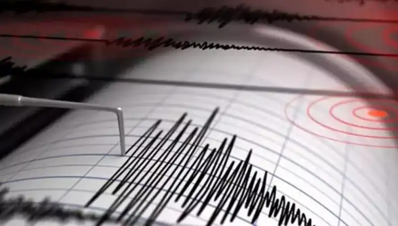 Ege Denizi’nde 4,1 Büyüklüğünde Deprem, Halkta Panik Yarattı