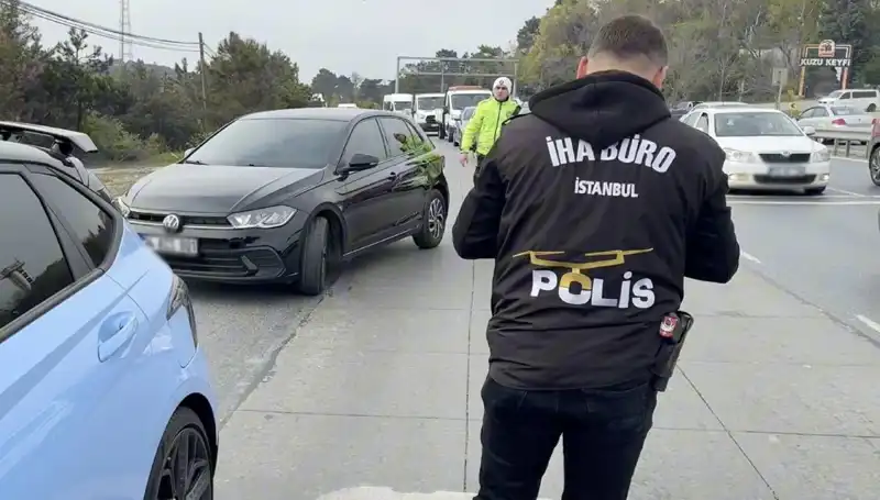 Emniyet Şeridini İhlal Eden Sürücü, Suçlu Olduğunu Yolda Anladı!