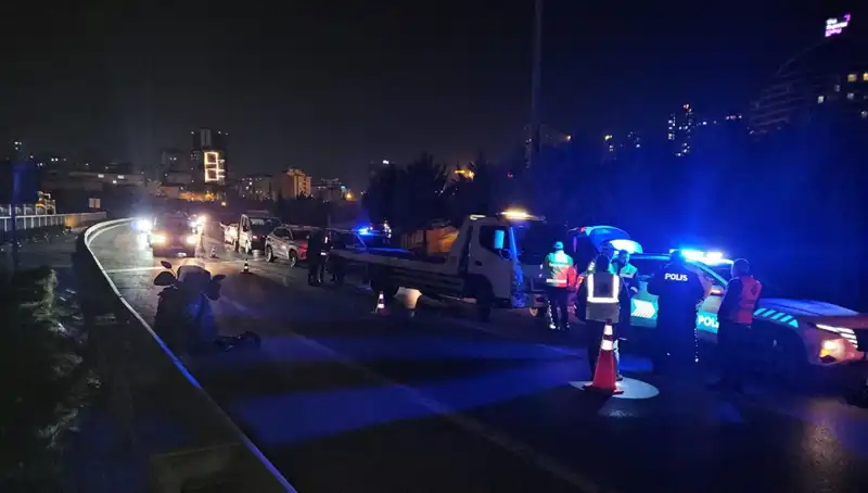 TEM Otoyolu'nda Şaşırtan Kaza: Yatan Kişi Metrelerce Sürüklendi!