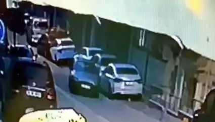 Esenyurt'ta Park Halindeki Araçlara Çarpan Sürücü Kaçtı, Olayın Ardından Neler Oldu?