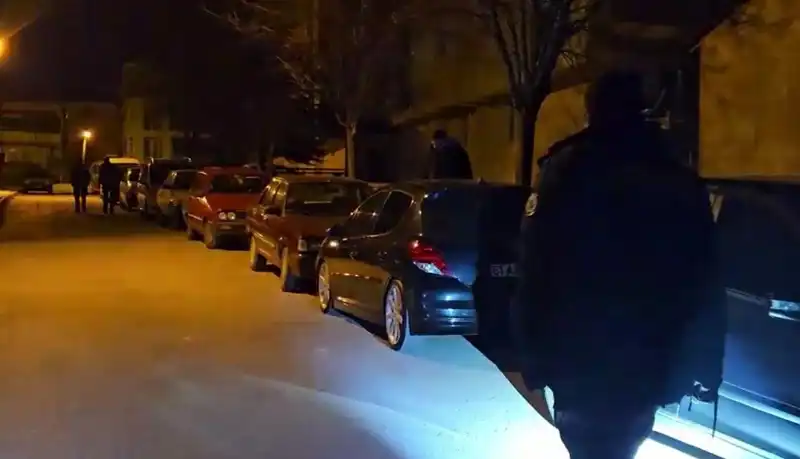 Park Halindeki Araçları Çizip Kaçan Şahıslar Kameralara Yakalandı
