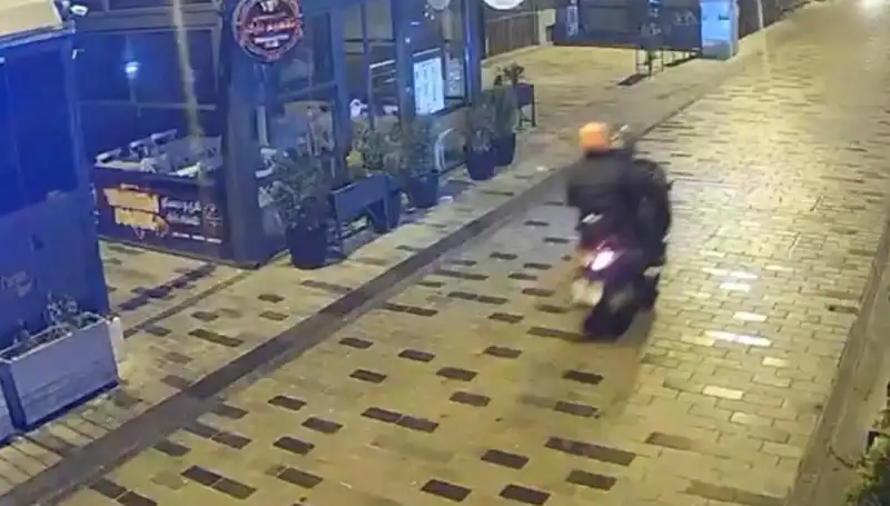Gece Kulübünde Haraç Çetesi Korku Saldı: Torpil Atıp Silahlı Saldırı Gerçekleşti!