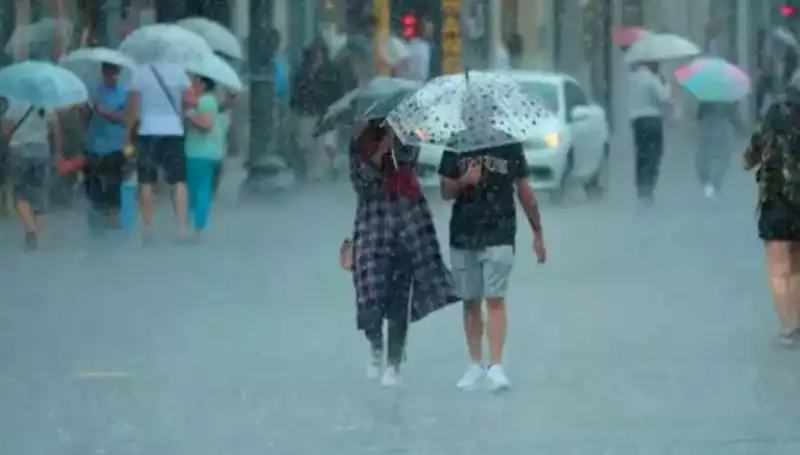 Meteoroloji'den Korkutan Uyarı: Yangın Bölgesinde Şiddetli Rüzgar ve İstanbul'da Sağanak Yağış Bekleniyor