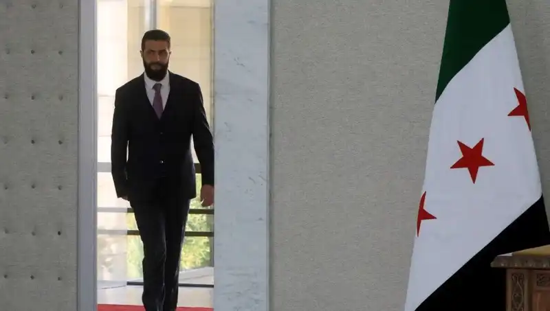 Fransa, Şara-Macron Zirvesi'nde Yeni Suriye'nin İnşası İçin Destek Verecek
