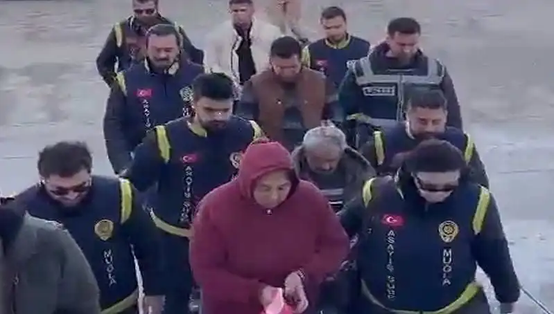7 Yıl Sonra Ortaya Çıkan Korkunç Gerçek: Bebek, Çikolata Poşeti ve Kayıp Hikayesi