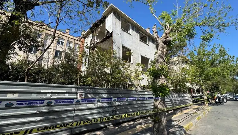Bakırköy'de Metruk Bina Deprem Sonrası Kısmen Çöktü: Olayın Ayrıntıları