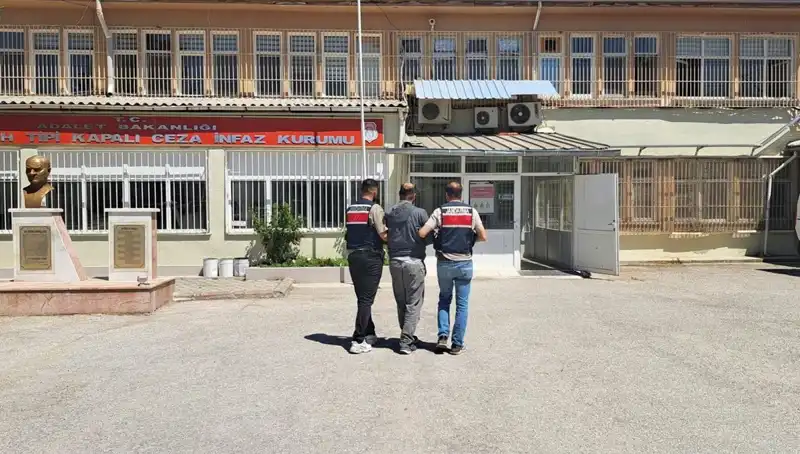 Kırmızı Bültenle Aranan Şüpheli Eskişehir'de Ele Geçirildi: Yüzlerce Kişinin Şikayetçi Olduğu Olay