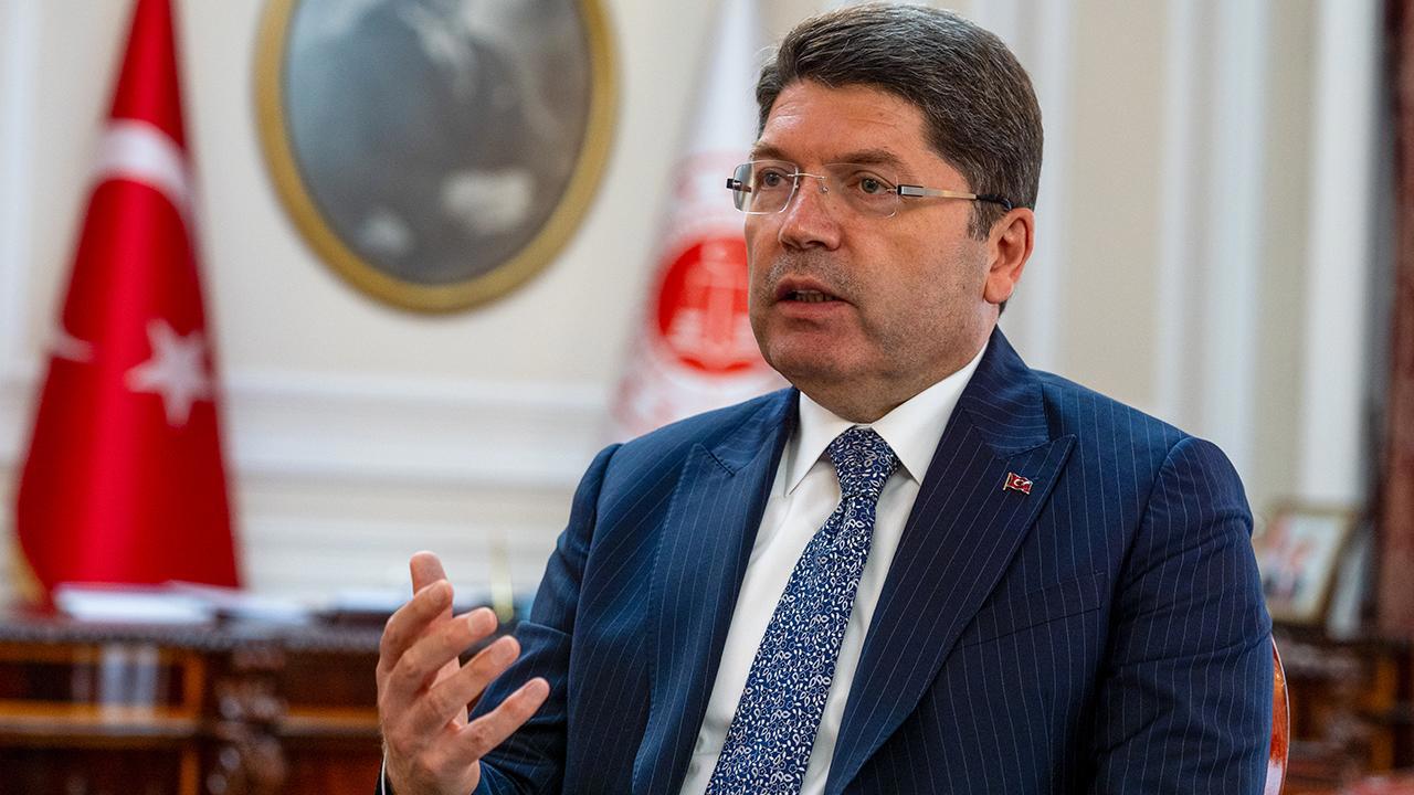 Adalet Bakanı Tunç'tan Korsan Metin Tepkisi