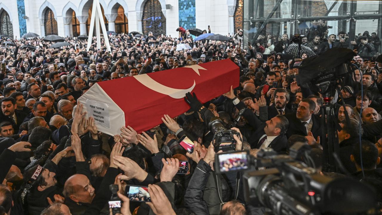 Türk Sanat Müziği'nin efsane ismi Ferdi Tayfur vefat etti