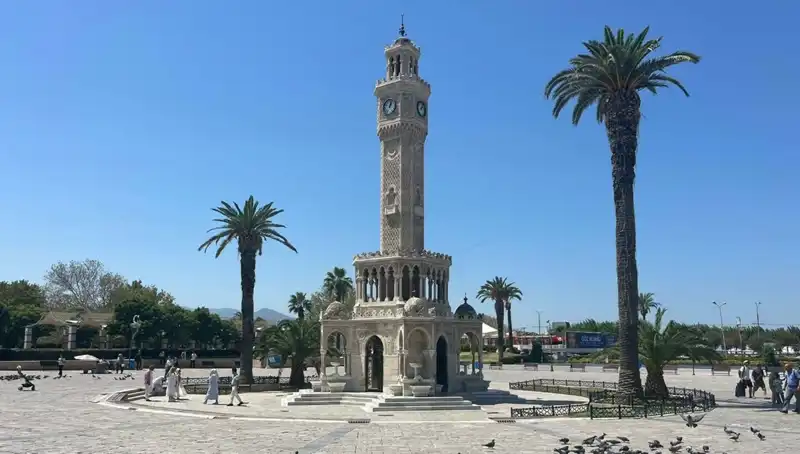 İzmir'de Sıcaklık Rekorları Kırılıyor! Boşalan Meydanlar ve Beklentiler