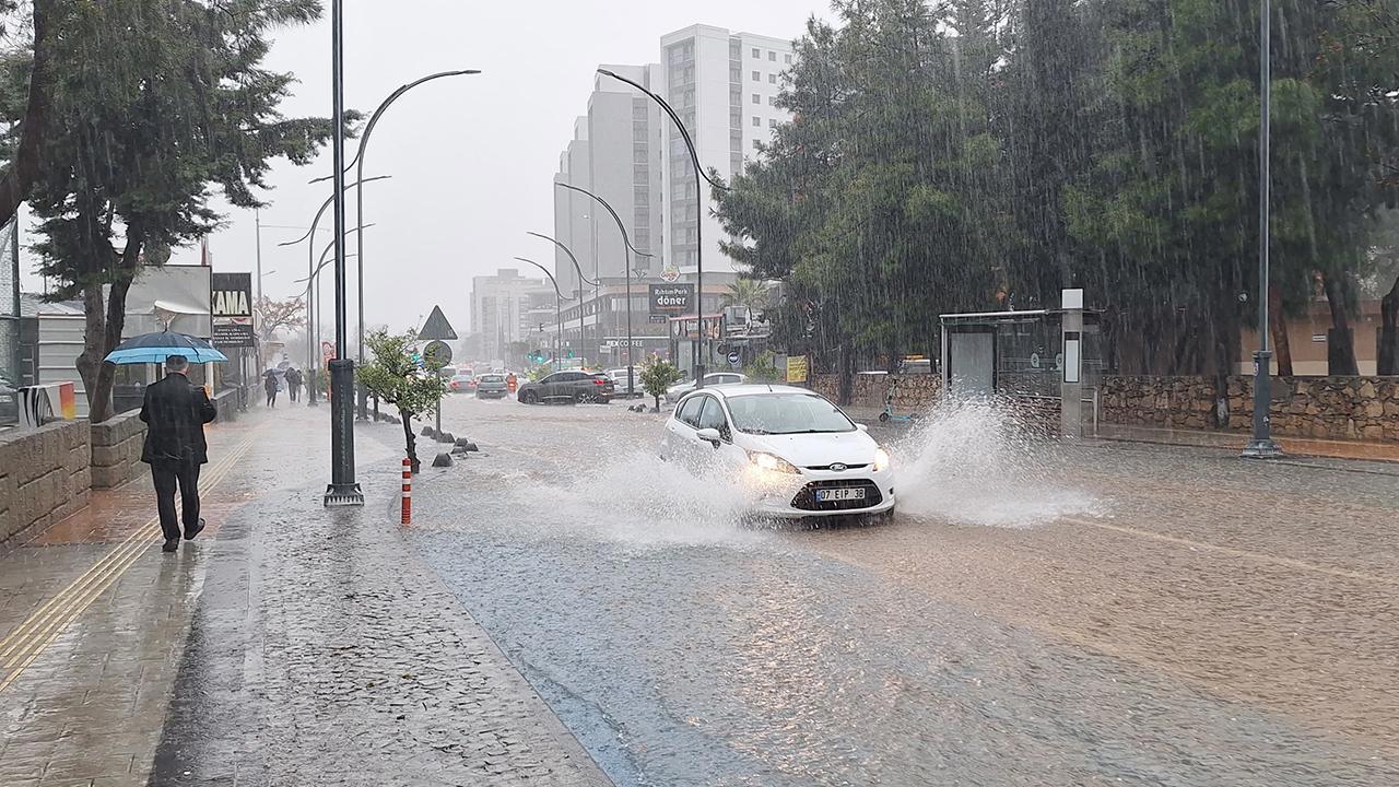 Meteoroloji 17 İli Riskli Durumda