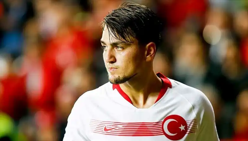 Beşiktaş, Milli Futbolcu ile Transfer Görüşmelerine Başladı: Sürecin Detayları Merak Ediliyor!