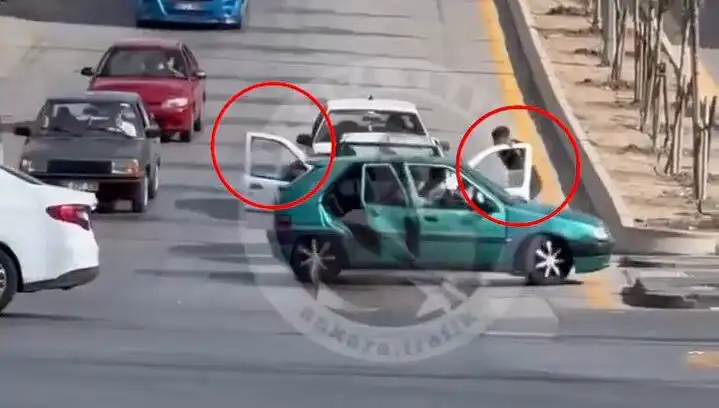 Trafikte Bıçaklı ve Kılıçlı Saldırı: Olayın Ardındaki Gerçekler