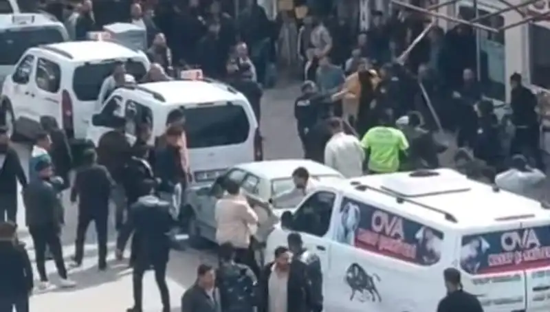 Erciş'te Taşlı Sopalı Kavga: 7 Kişi Gözaltına Alındı!