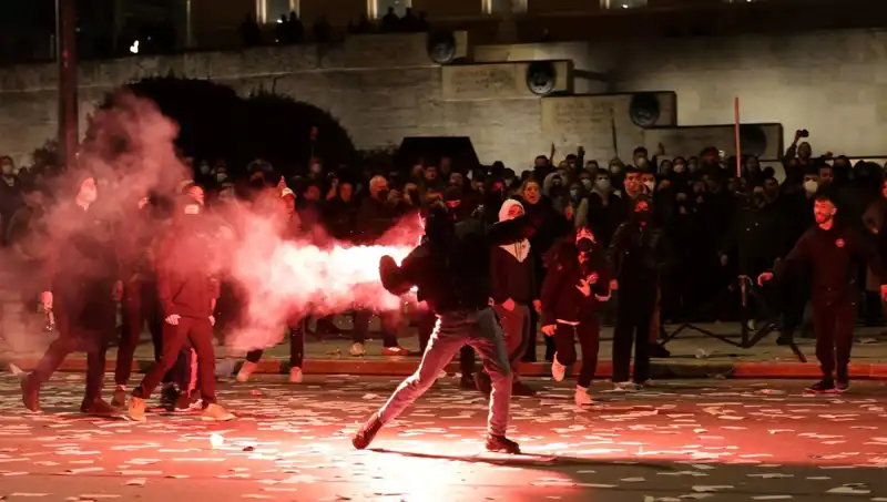 Yunanistan’da Hükümete Gensoru: Atina Sokaklarında Protesto Gösterileri Patlak Verdi