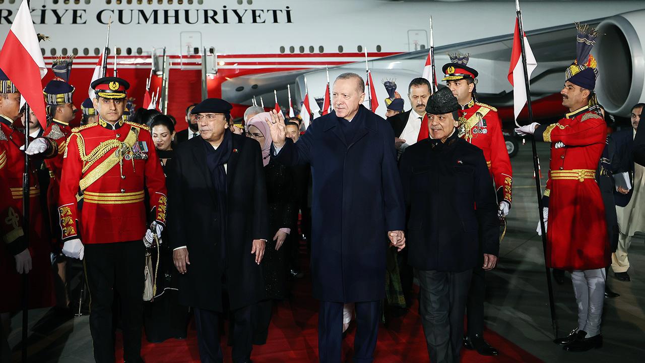 Cumhurbaşkanı Erdoğan Pakistan'da: Çok önemli işbirliği anlaşmaları imzalandı.