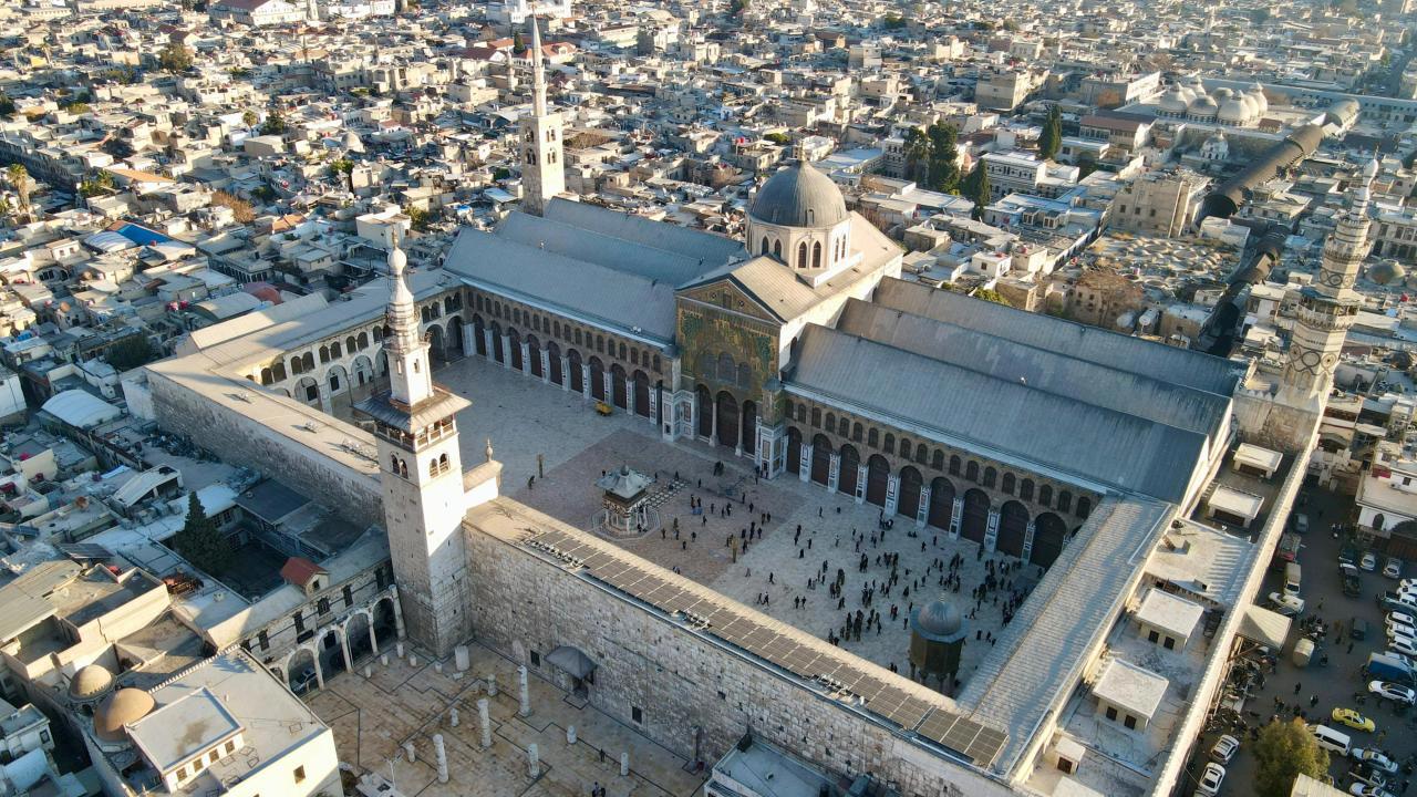 Suriye Halkı İlk Özgürlük Cuma Namazı İçin Camilere Akın Ediyor