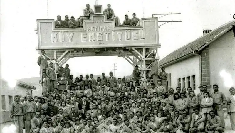 17 Nisan: Köy Enstitüleri'nin Kuruluş Yıl Dönümü ve Eğitim Devrimi