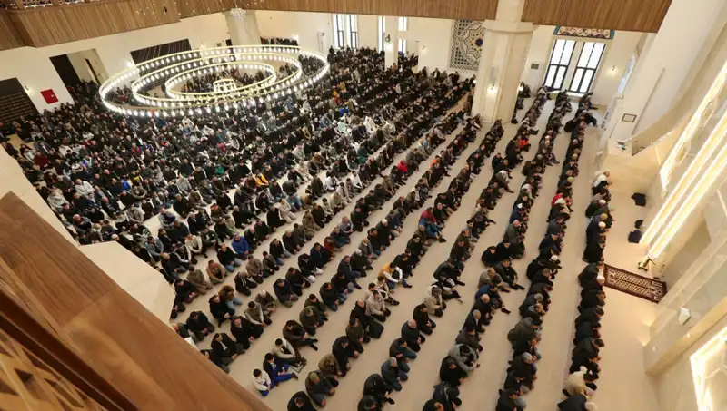 4 Nisan 2025 Cuma Namazı Saatleri: İstanbul, Ankara, İzmir ve Diğer İllerdeki Detaylar