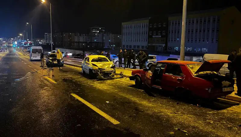Kayseri'de Korkunç Kaza: 11 Araç Birbirine Girdi, Yaralılar Var!
