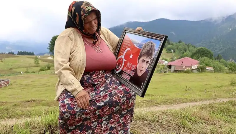 DEM Parti, Eren Bülbül'ün Annelerine Unutulmaz Bayram Mesajı Gönderdi