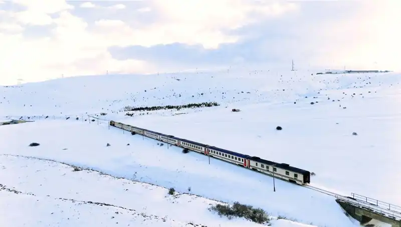 Turistik Doğu Ekspresi ile Büyüleyici Bir Kış Yolculuğu Deneyimi