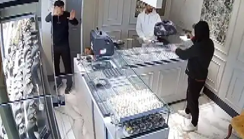 Bursa'da Kuyumcu Soygunu Girişimi: Korku Dolu Anlar Kameraya Yansıdı