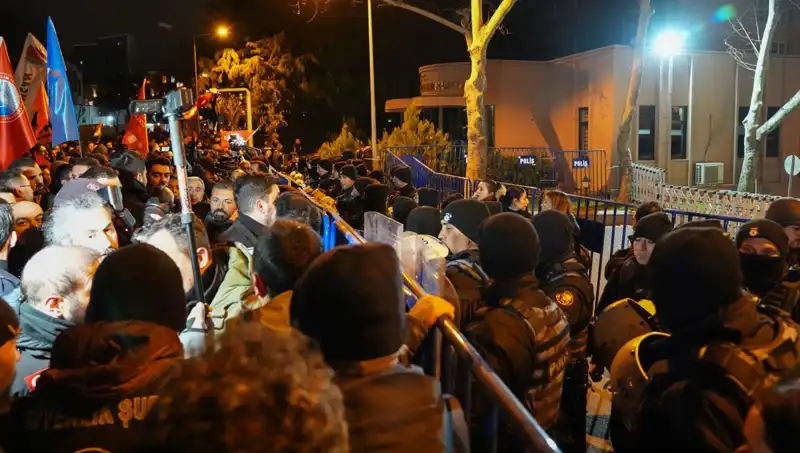 Ekrem İmamoğlu Protestolarında Son Durum: Yaralı Polis ve Gözaltılar
