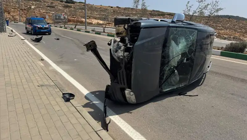 Kilis'te Ticari Araç Devrildi: Kazada 4 Kişi Yaralandı