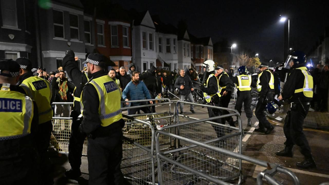 Londra'da PKK Yandaşları ile Polis Çatıştı