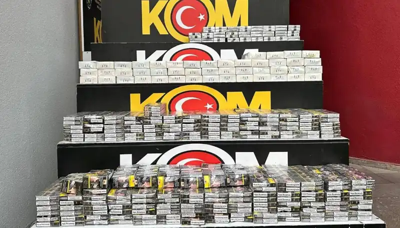 Adana’da Kaçakçılık Operasyonu: Üç Kişi Tutuklandı, Yüzlerce Kaçak Mal Ele Geçirildi