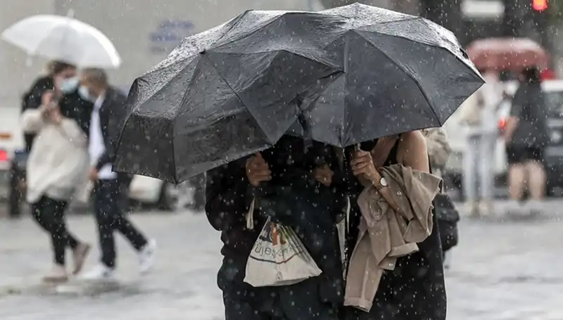 İstanbul'da Kış Soğuğu Geri Dönüyor: Sağanak Yağış Uyarısı