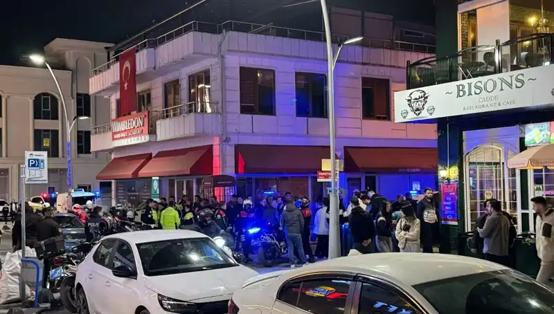 Havaya Ateş Açtı, Kafe Sahibinin Müdahelesine Bıçakla Cevap Verdi