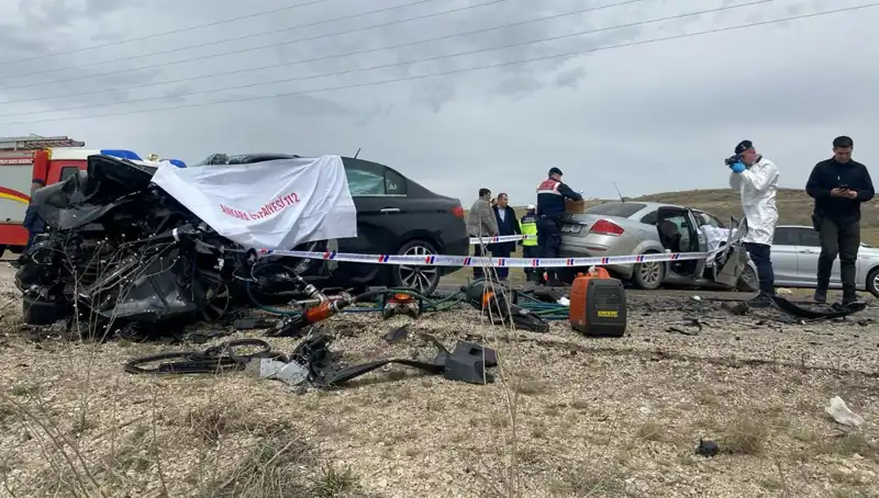 Tatilin İlk Günü: Beş Kişi Trafik Kazasında Hayatını Kaybetti