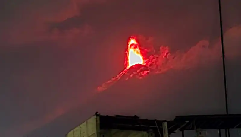 Fuego Yanardağı'ndan Gelen Korkutucu Sinyaller: 30 Bin Kişinin Tahliyesi Bekleniyor!