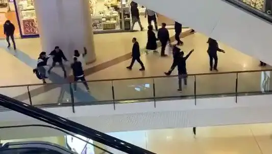 İstanbul'da AVM'de Yaşanan Kavga, Güvenliği Tehdit Etti!