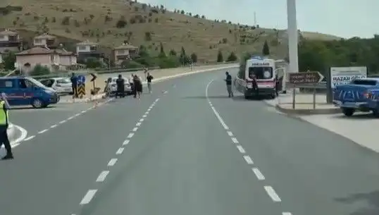 Elazığ'da Korkutan Trafik Kazası: İki Otomobil Çarpıştı, Yaralılar Hastaneye Kaldırıldı