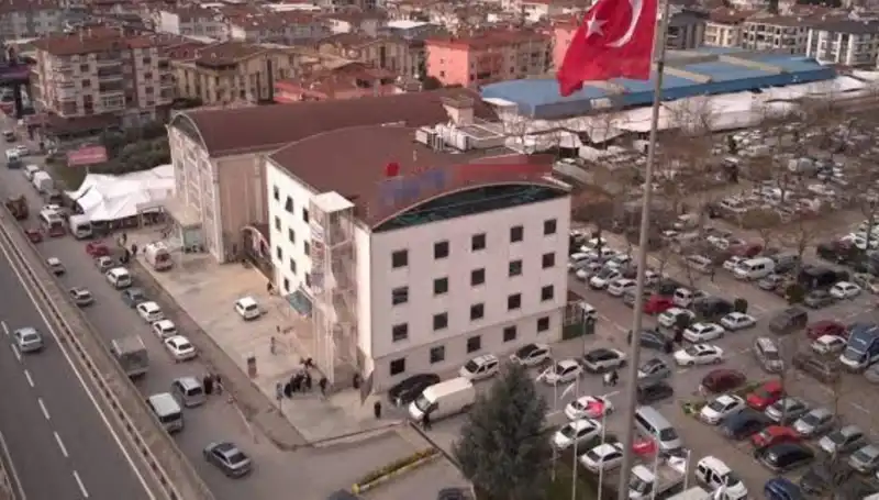 Özel Hastaneye Deprem Mührü: Perde Betonları Kesildi Mi?