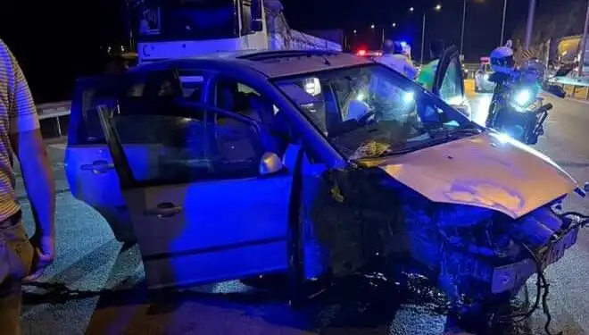 Otomobil Bariyere Çarptı: Kaza Sonucu Bir Ölü, Üç Yaralı
