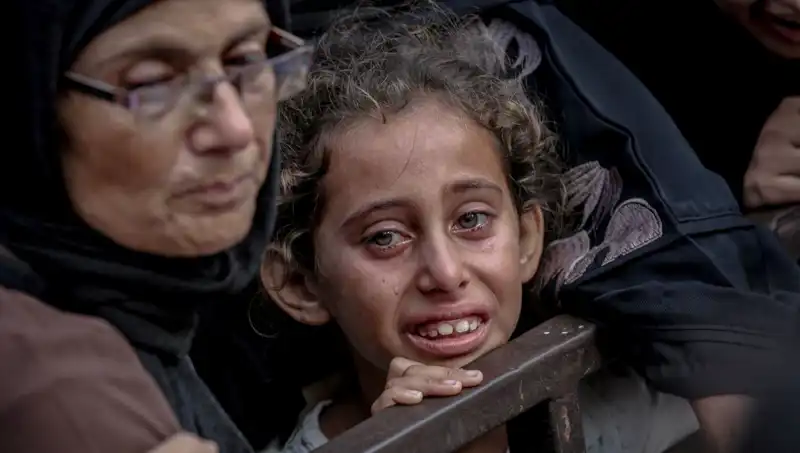 Gazze'de Açlık Savaşları: İsrail Askerinin Yemekleri Toprağa Gömmesi Şok Etti