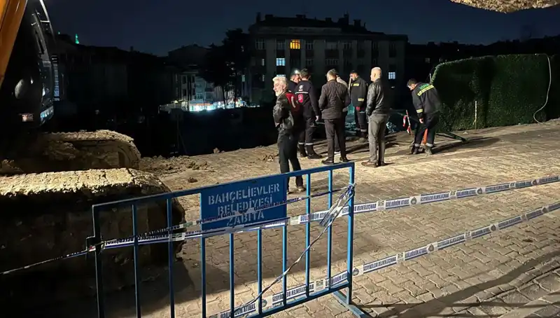 İstanbul'da İnşaat Çalışmaları Sırasında Yaşanan Yol Çökmesi Gözleri Üzerine Çekti