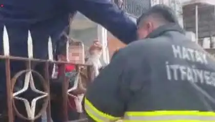Hatay'da Şok Edici Olay: Çocuk, Koluna Demir Korkuluk Saplandı!