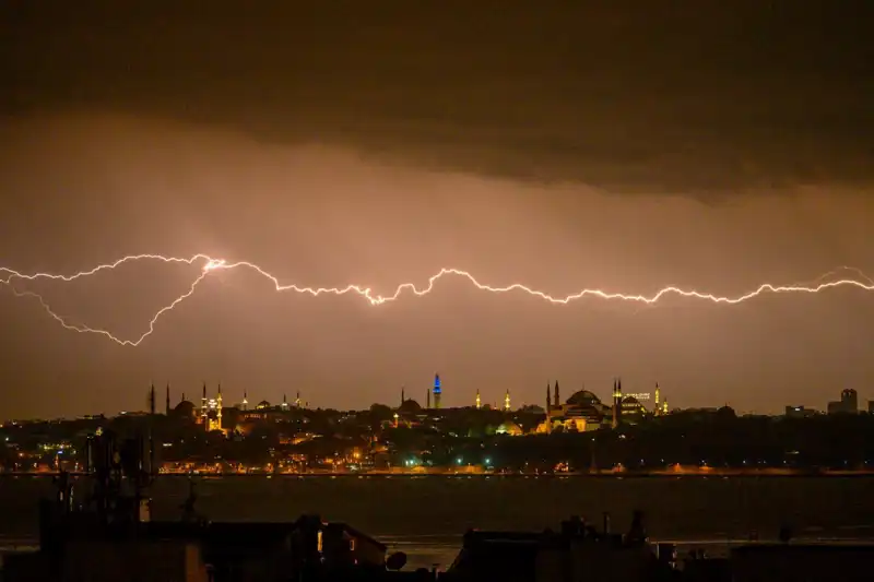 İstanbul'da Sıcaklık Aniden Düşüyor: Kar Beklentisi Artıyor